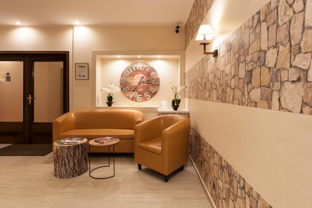 Hotel Angerland Garni Ратінген Екстер'єр фото