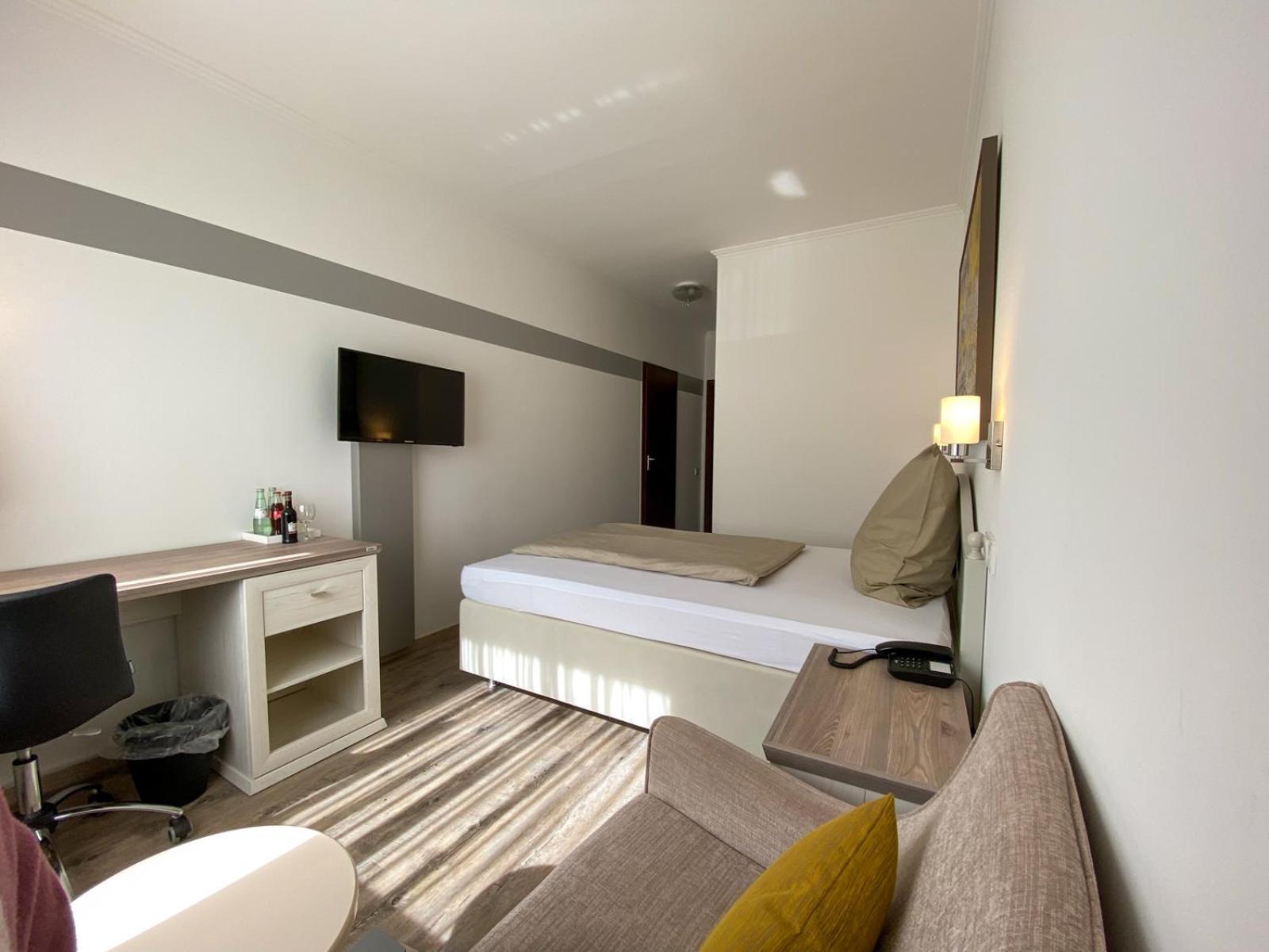 Hotel Angerland Garni Ратінген Екстер'єр фото